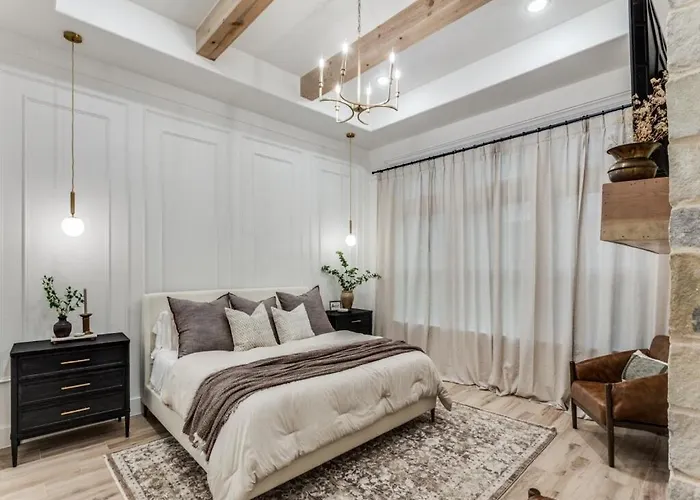 Holiday home New! 4 Bdrm Near Stockyards & Dt Worth Fort Worth