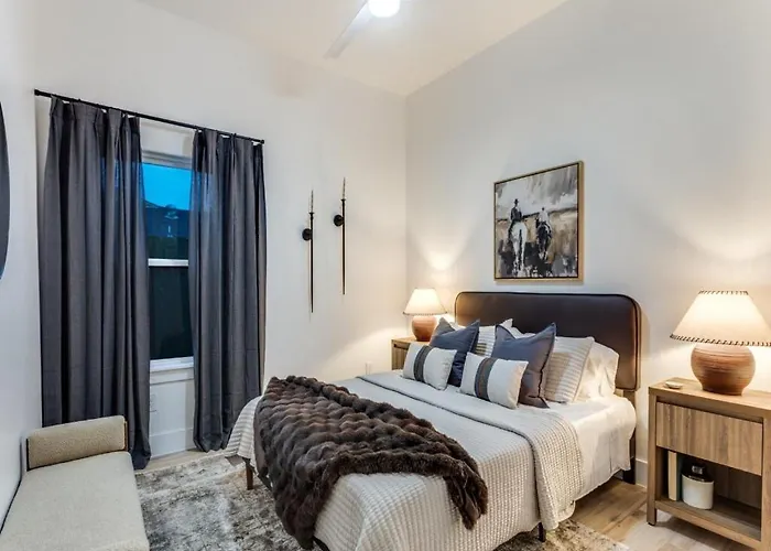 New! 4 Bdrm Near Stockyards & Dt Worth Holiday home *