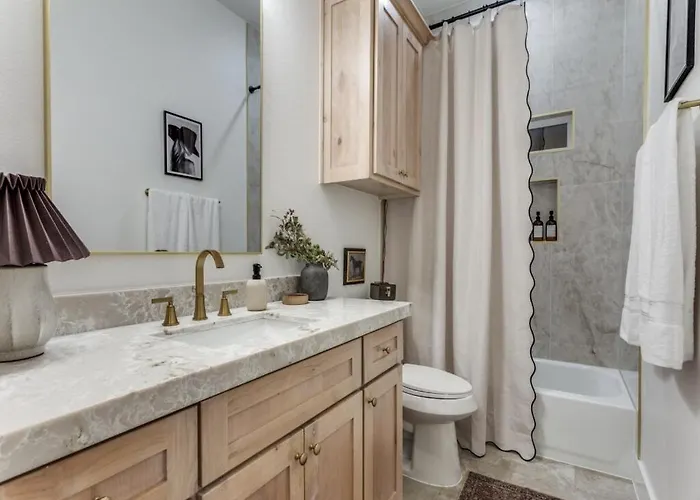 New! 4 Bdrm Near Stockyards & Dt Worth Holiday home *